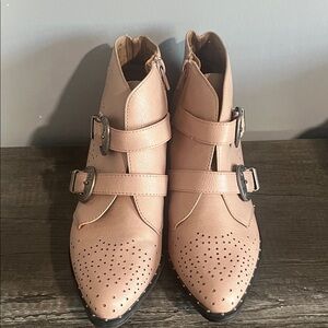 Qupid Women's Blush Ankle BootiesSize 7.5